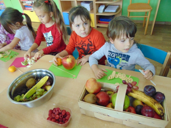 Smaczne i zdrowe owoce i warzywa w grupie &quot;Krasnoludki&quot;